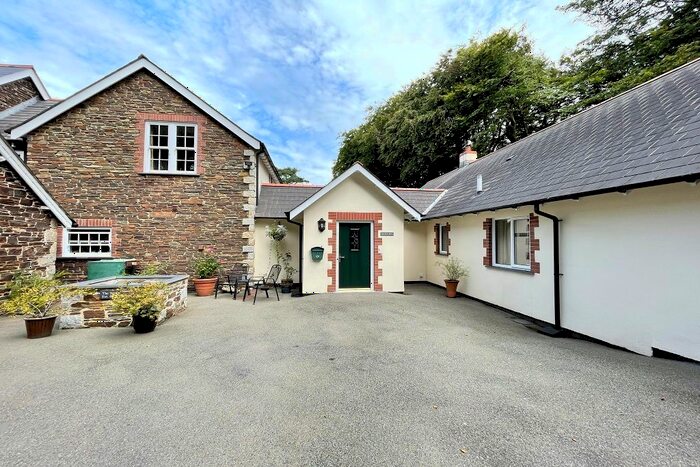 2 Bedroom Bungalow To Rent In Links Tor House, Bridestowe, EX20