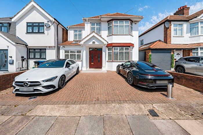 4 Bedroom Detached House For Sale In Shaftesbury Avenue, Norwood Green, UB2