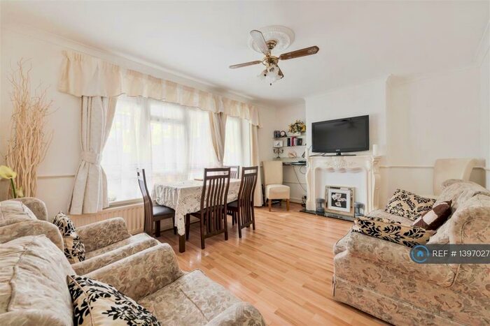 2 Bedroom Flat To Rent In Churchill Terrace, London, E4