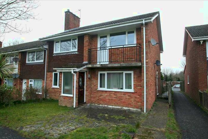 2 Bedroom Maisonette Flat To Rent In Brighton Hill, Basingstoke, Hampshire, RG22