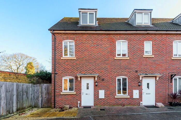 3 Bedroom End Of Terrace House To Rent In Barberi Close, Littlemore, OX4