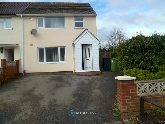 3 Bedroom Semi-Detached House To Rent In Cedar Road, Nuneaton, CV10