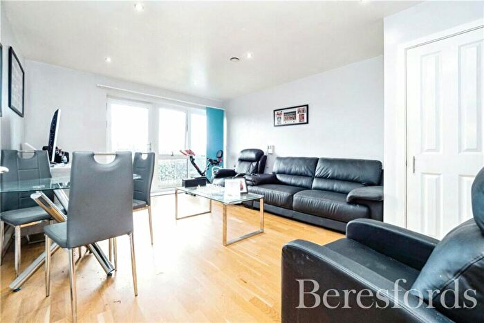 1 Bedroom Apartment For Sale In Dreywood Court, Squirrels Heath Lane, RM2