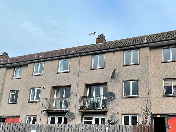 3 Bedroom Flat To Rent In Sandy Herd Court, St. Andrews, KY16