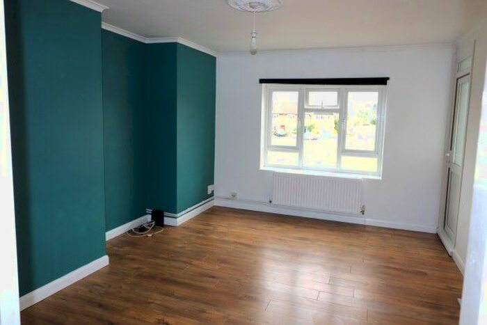 2 Bedroom Flat To Rent In Beaumont Crescent, Rainham, RM13