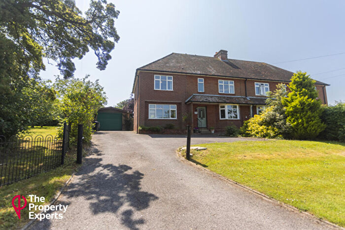 4 Bedroom Semi-Detached House For Sale In Newnham Lane, Basingstoke, RG24