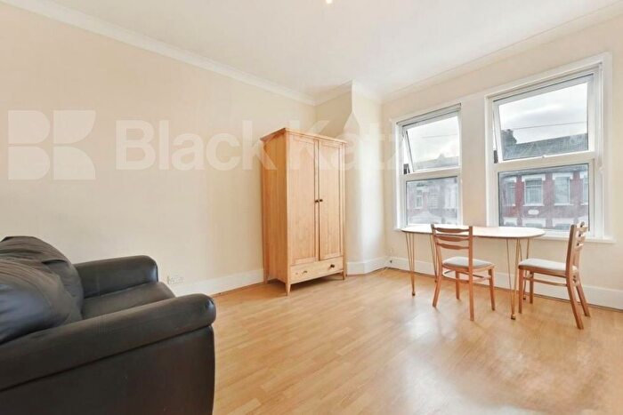 3 Bedroom Flat To Rent In Boundary Road, Turnpike Lane, N22