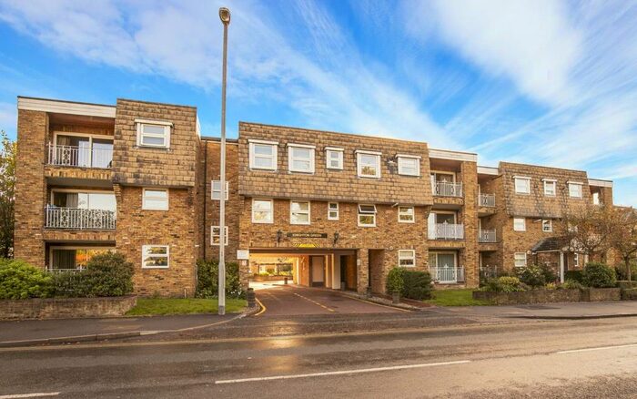 2 Bedroom Apartment To Rent In High Road, Buckhurst Hill, IG9