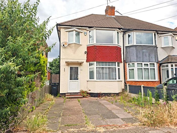 3 Bedroom Semi-Detached House For Sale In Derron Avenue, South Yardley, Birmingham, B26
