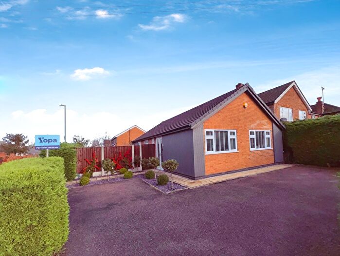 3 Bedroom Bungalow For Sale In Humberston Road, Nottingham, NG8