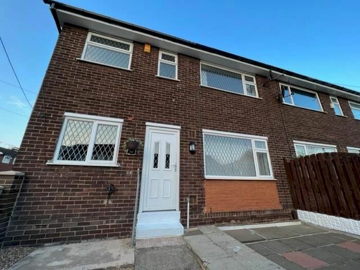2 Bedroom Property To Rent In Hollybush Street, Parkgate, Rotherham, S62
