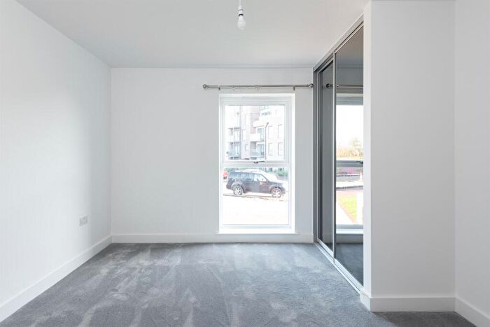 2 Bedroom Flat To Rent In Bedroom Property In Atlas Way, Milton Keynes, MK10