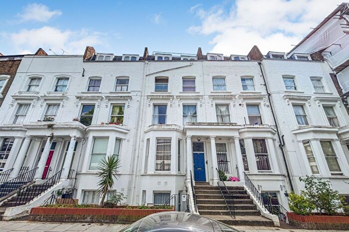 1 Bedroom Flat For Sale In Cornwall Crescent, London, W11