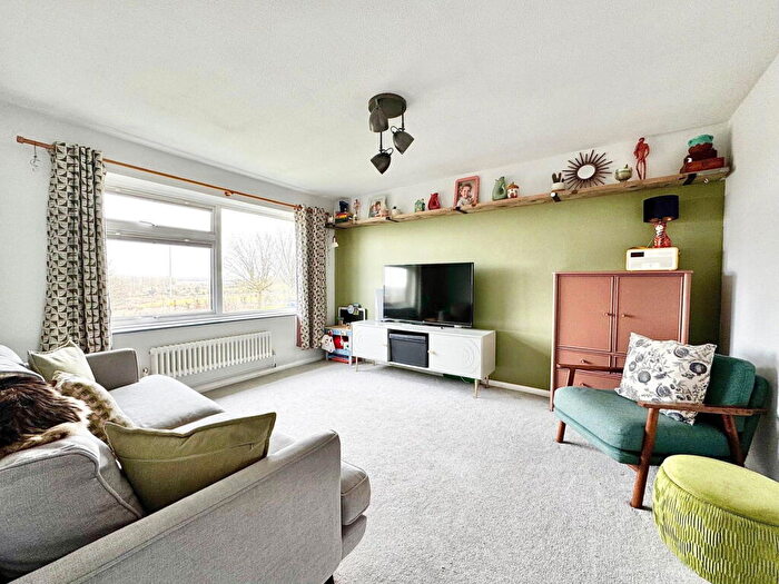 2 Bedroom Maisonette For Sale In Bankside, Banbury, OX16