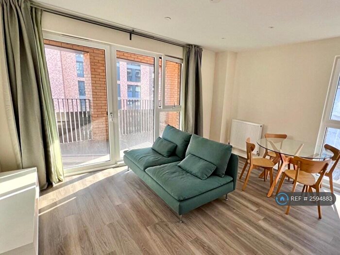 2 Bedroom Flat To Rent In Forest Road, London, E17