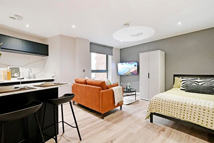 Studio To Rent In West One Space, City Centre, S1