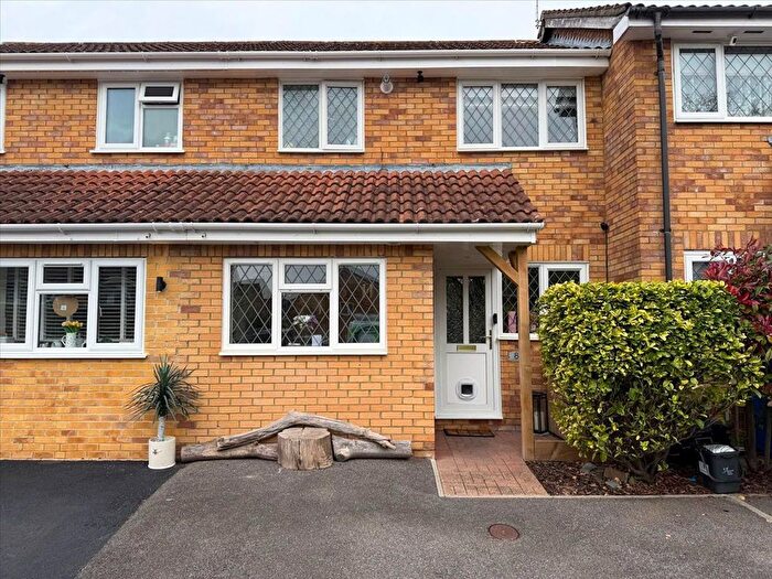 3 Bedroom Terraced House For Sale In Simmonds Close, Bracknell, RG42