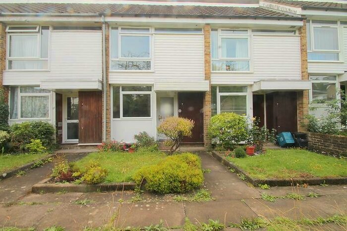 2 Bedroom House To Rent In Bedroom Terraced House In South Croydon, CR0