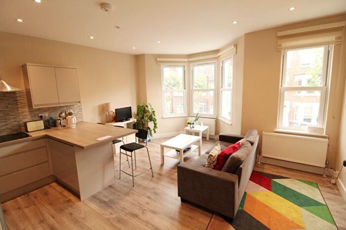 5 Bedroom Flat To Rent In Carlingford Road, Turnpike Lane, N15