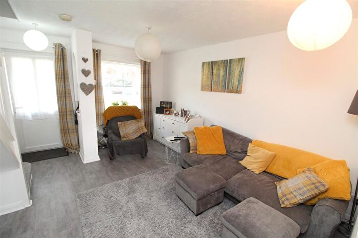 2 Bedroom Property To Rent In Mathias Close, Penylan, Cardiff, CF23