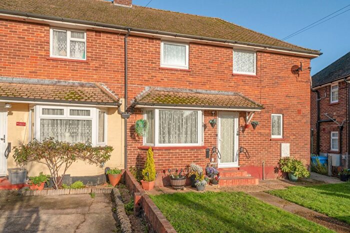 3 Bedroom Semi Detached House For Sale In Gloucester Road, Aldershot, GU11