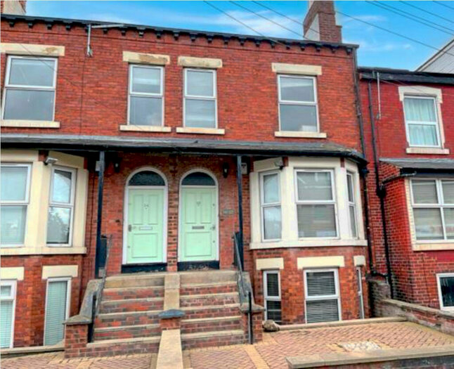 6 Bedroom Apartment To Rent In Ash Grove, Leeds, West Yorkshire, LS6