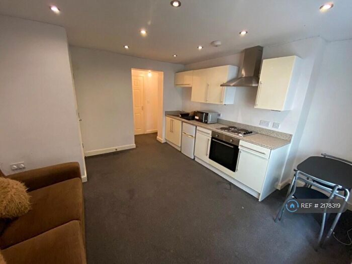 2 Bedroom Flat To Rent In Sheffield, Sheffield, S1