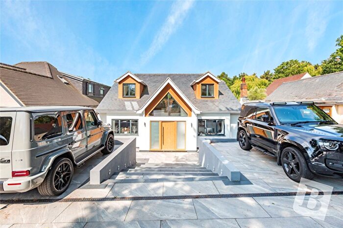 4 Bedroom Detached House For Sale In Orange Tree Hill, Havering-Atte-Bower, Romford, RM4