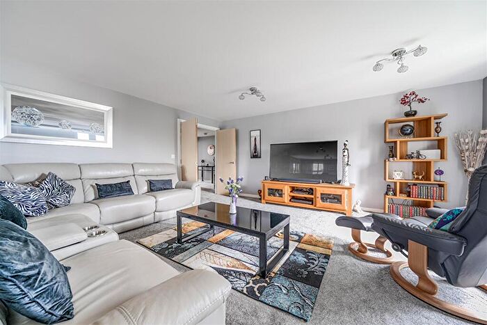 2 Bedroom Apartment For Sale In Queensgate, Maidstone, ME16
