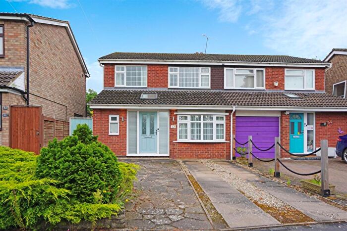 3 Bedroom Semi-Detached House For Sale In Bagshaw Close, Ryton On Dunsmore, Coventry, CV8