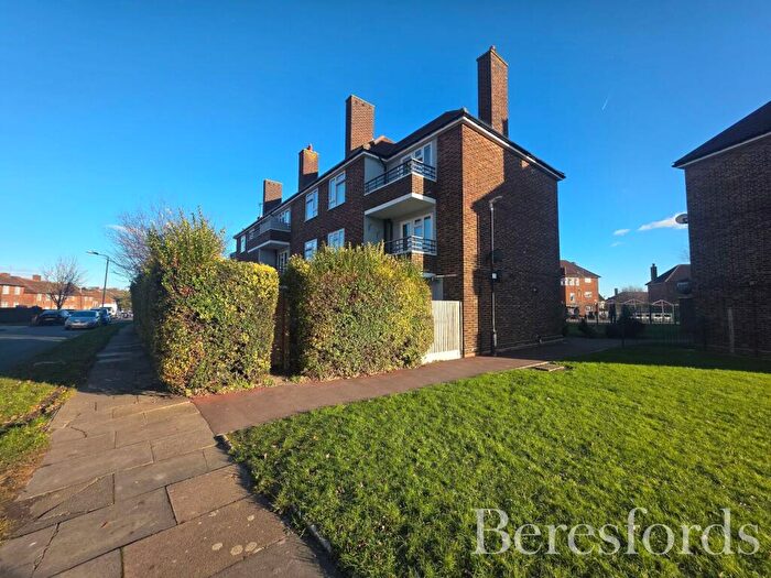 1 Bedroom Apartment For Sale In Coleford House, Kingsbridge Road, RM3