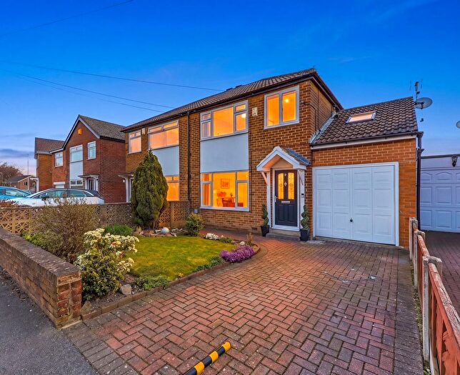 4 Bedroom Semi Detached House For Sale In Uppermoor Close, Pudsey, LS28