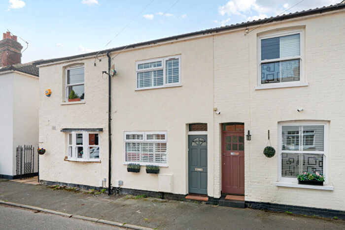 2 Bedroom Terraced House For Sale In Glencoe Road, Weybridge, KT13