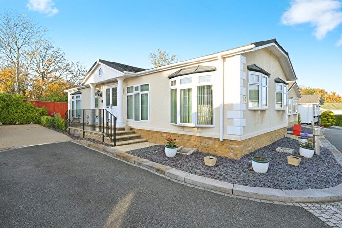 2 Bedroom Park Home For Sale In Tollsworth Way, Puckeridge, Ware, SG11
