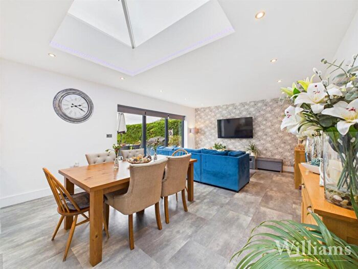 3 Bedroom Semi-Detached Bungalow For Sale In Wellington Street, Thame, OX9