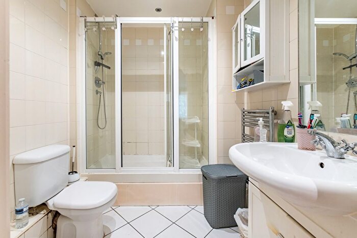 2 Bedroom Flat To Rent In Beckford Close, Warwick Road, London, W14