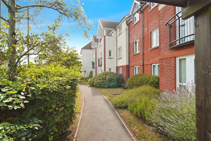 1 Bedroom Flat For Sale In Avenue Road, Lymington, Hampshire, SO41