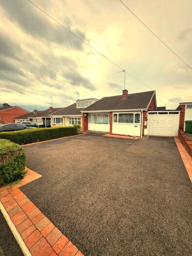 2 Bedroom Bungalow To Rent In Barton Lane, Kingswinford, DY6