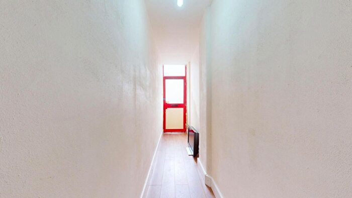 3 Bedroom Flat To Rent In London Road, Isleworth, TW7