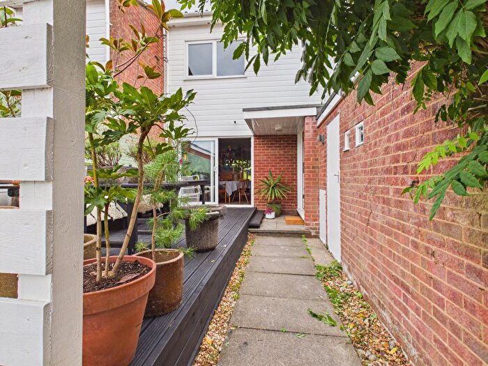 3 Bedroom Terraced House For Sale In Lincoln Park, Amersham, Buckinghamshire, HP7