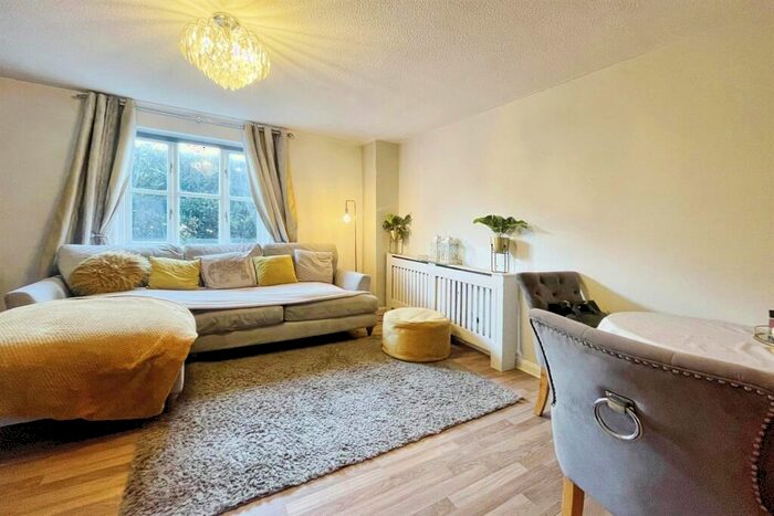 2 Bedroom Flat To Rent In Highgrove Mews, RM17