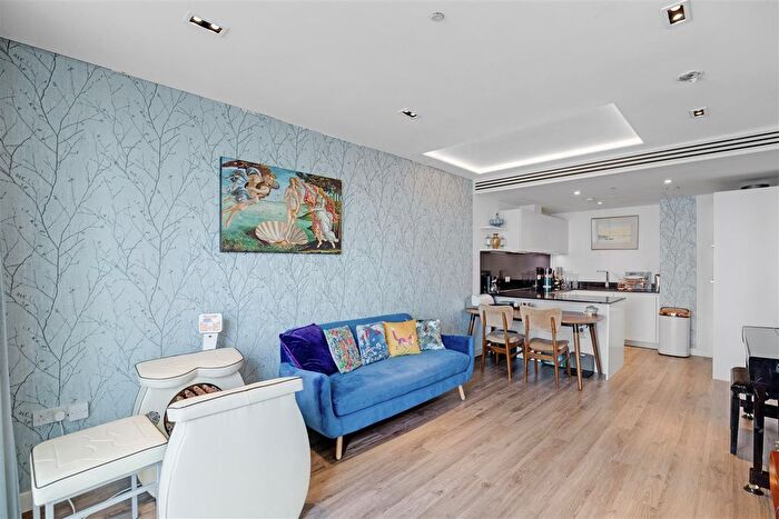 2 Bedroom Flat To Rent In Satin House, Piazza Walk, London, E1