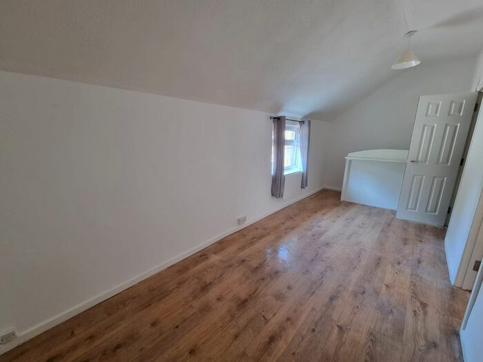 1 Bedroom Flat To Rent In Aldworth Road, London, E15