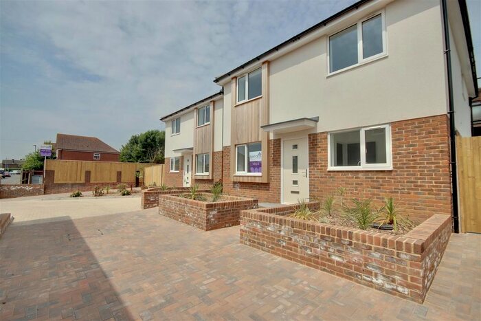 3 Bedroom Detached House To Rent In Aldsworth Close, Portsmouth, PO6