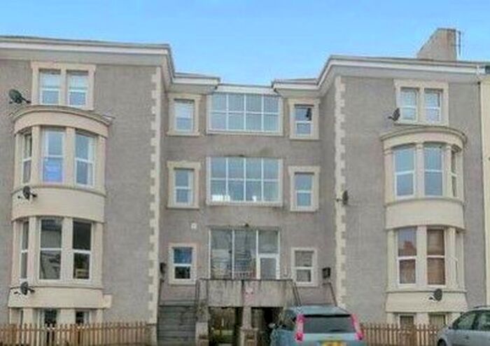 3 Bedroom Flat To Rent In Deganwy Avenue, Llandudno, LL30