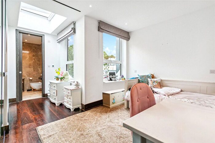 3 Bedroom Flat To Rent In Logan House, Logan Place, W8