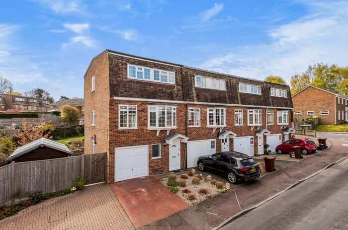 4 Bedroom End Of Terrace House To Rent In Clarendon Way, Tunbridge Wells, TN2