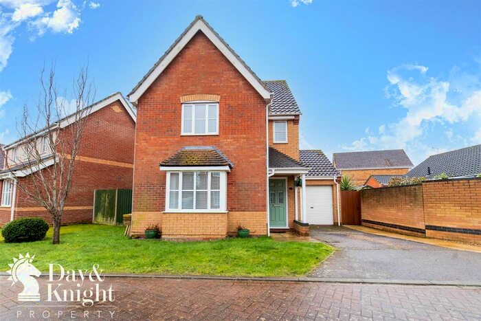 3 Bedroom Detached House For Sale In Poppy Close, Worlingham, Beccles, NR34