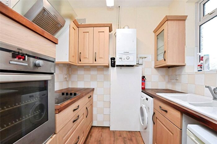 3 Bedroom Flat To Rent In High Street, Barkingside, Ilford, IG6