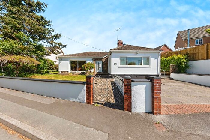 2 Bedroom Bungalow For Sale In Mynyddygarreg, Kidwelly, Carmarthenshire, SA17